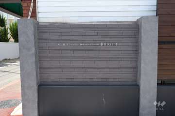 エントランスの銘板