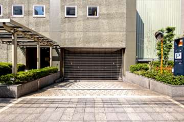 駐車場出入り口（リングシャッター付き）