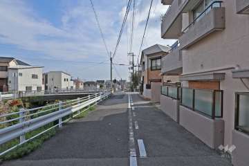 敷地南東側の前面道路