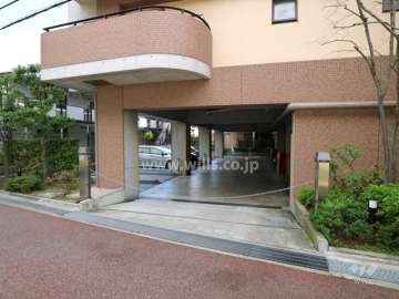 駐車場出入り口（ロボットゲート付き）