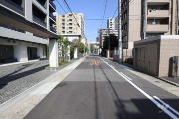 敷地南側の前面道路