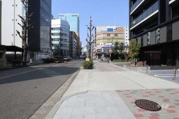 敷地南側の前面道路