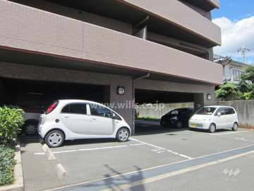 敷地内駐車場（屋内・屋外平面式）