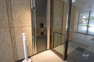 エントランスはオートロック付きです。