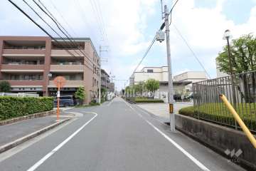 住宅、店舗、工場などが混在する住宅地です。