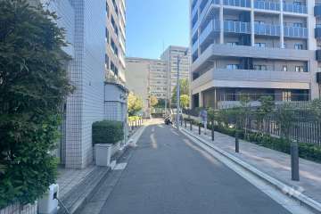 敷地南側の前面道路