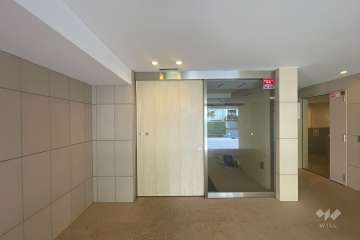 南側エントランス