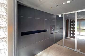 エントランスはオートロック付きです。