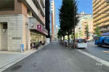 敷地北側の前面道路（東側から）