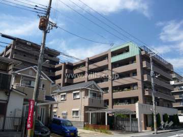 外観（南西側から見る）