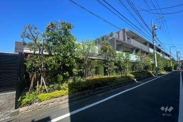 ザ・パークハウス上原の外観（南西側から）