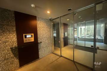 エントランスはオートロック付きです。