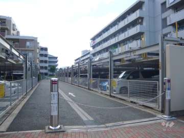 駐車場（出入り口にはロボットゲートが付いています）