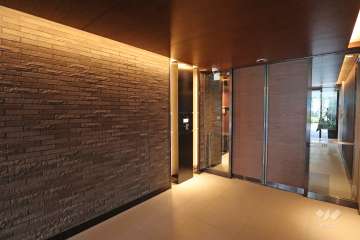 エントランスはオートロック付きです。