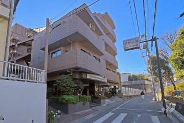 ダイアパレス四谷三丁目の外観（北西側から）