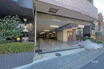 敷地内駐車場（屋内平面式）の出入り口