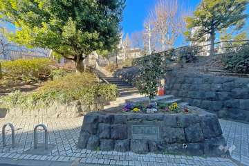 敷地に隣接した『愛住公園』