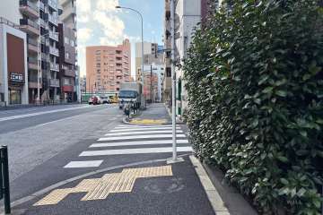 敷地南側の前面道路