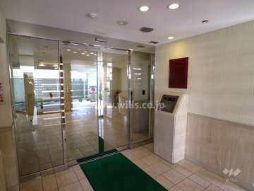 エントランスはオートロック付きです。