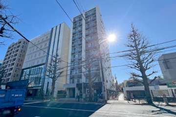 新倉マンションの外観（北西側から）