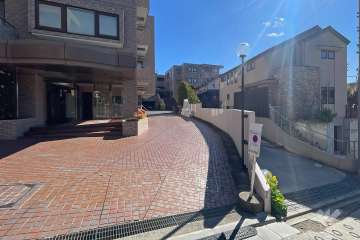 駐車場の出入り口　