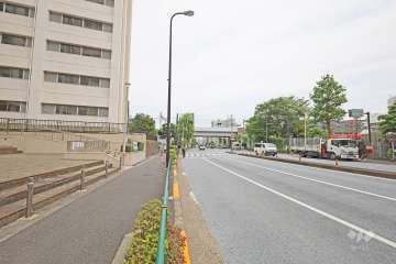 敷地南側の前面道路　