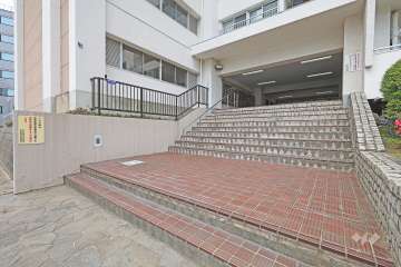 エントランスアプローチ（西側）