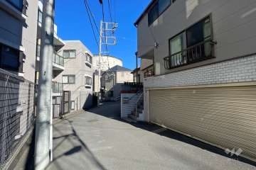 敷地東側の前面道路