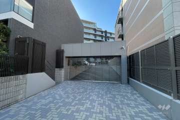 駐車場出入り口（リングシャッター付き）