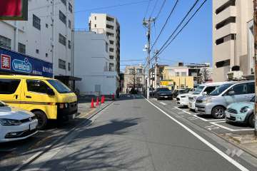 敷地の東側前面道路（南側から）