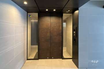 エントランスはオートロック付きです。