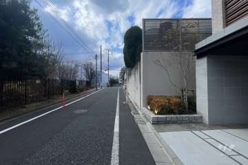 敷地南側の前面道路　