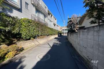 敷地東側の前面道路