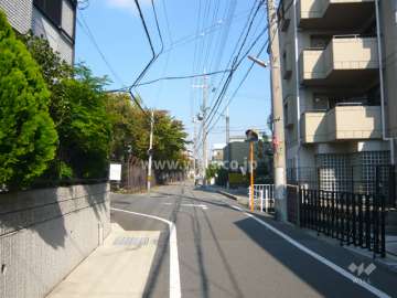 敷地北側。緑豊かな住宅地です