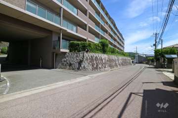 敷地南側の前面道路