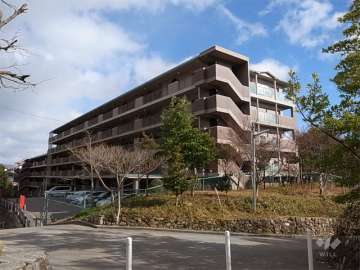 リーフアベニュー宝塚売布（ウエストリーフ棟）の外観（北西側から）