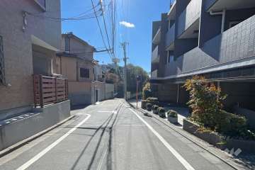 敷地東側の前面道路