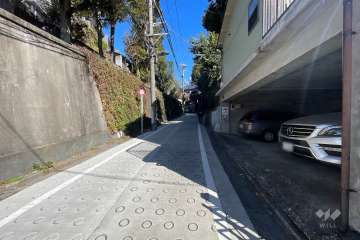 敷地東側の前面道路