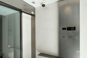 エントランスはオートロック付きです。