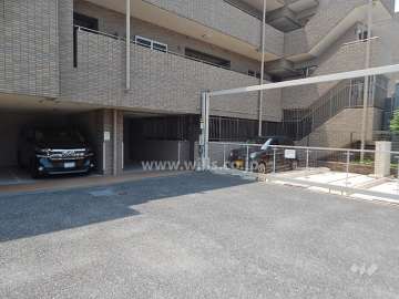 敷地内駐車場（屋内平面式と屋外機械式）
