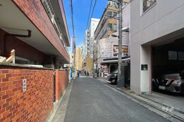 敷地東側の前面道路