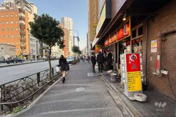 敷地北側の前面道路（西側から）