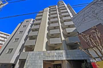 デュオスカーラ新宿２の外観（南東側から）