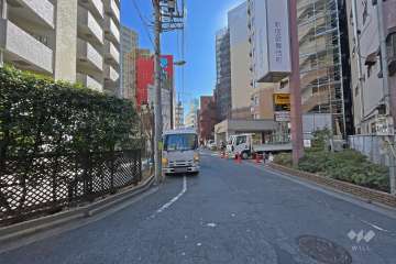 敷地の西側前面道路（北側から）