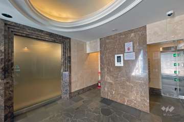 エントランスはオートロック付きです。