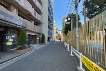 敷地南側の前面道路