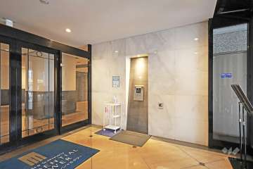 エントランスはオートロック付きです。