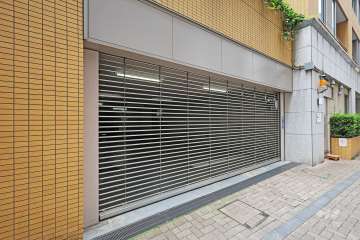駐車場の出入り口（リングシャッター付き）　