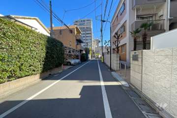 敷地北側の前面道路