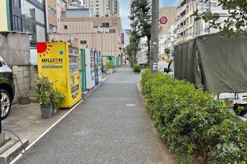 敷地北側の前面道路（大久保通り）